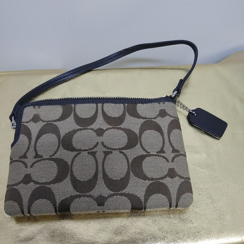 Coach wristlet - Picture 4 of 6